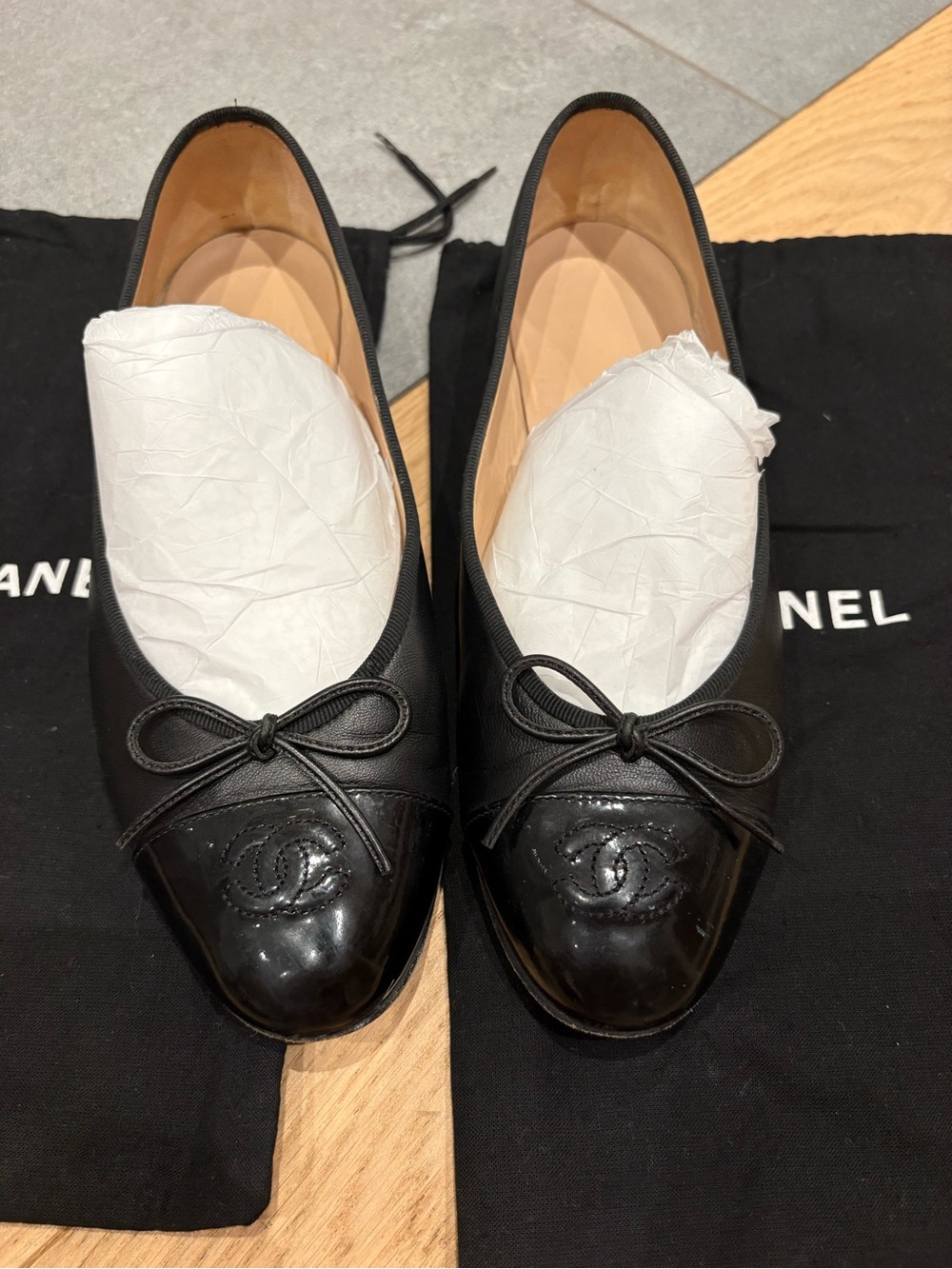 CHANEL Black Leather and Patent Cap-Toe Ballet Flats with Bow